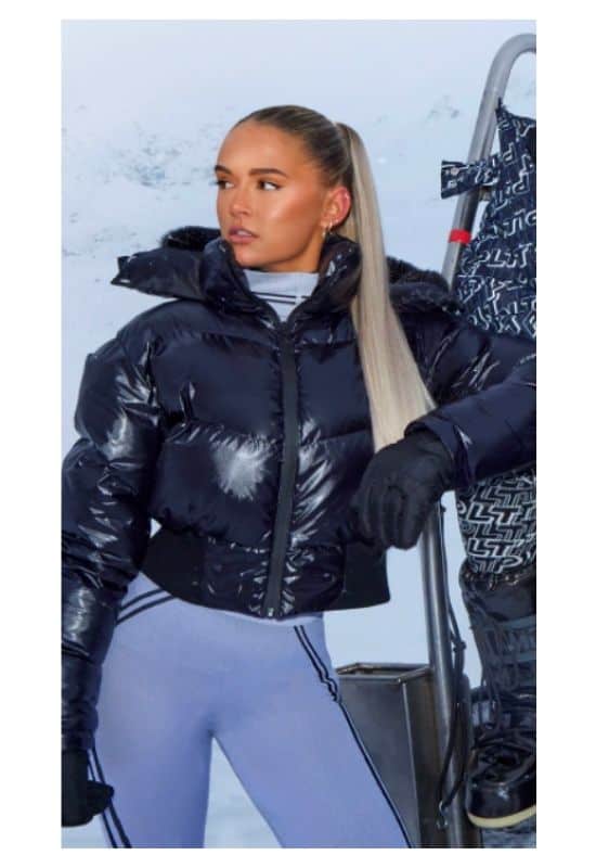 cool girl snowboarding outfit