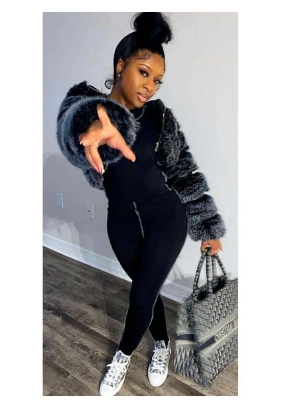 Slimming club outfits with sneakers 