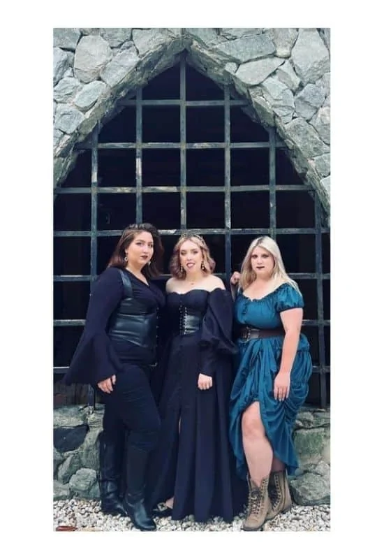 wear costumes to medieval times