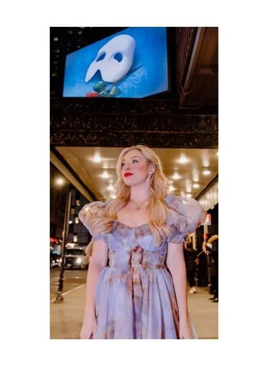 what to wear to the phantom of the opera