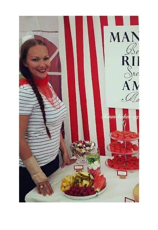 Striped top and red scarf italy party