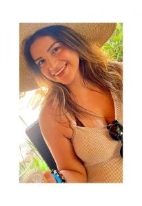 13 real-life couples massage outfits + oddly specific tips!