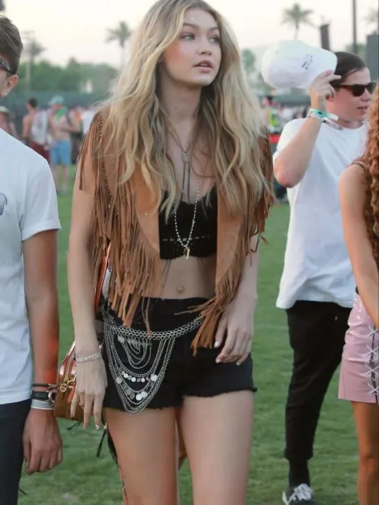 12 real-life Stagecoach music fest outfits + oddly specific styling hacks!❤️