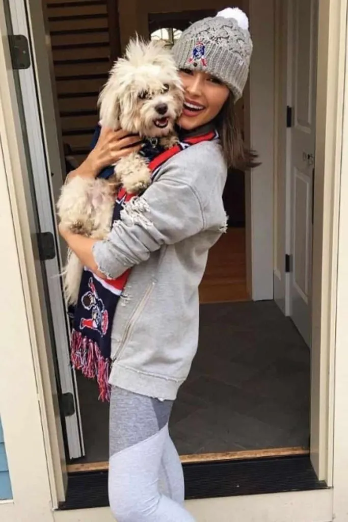 beannie and sweater game day outfi