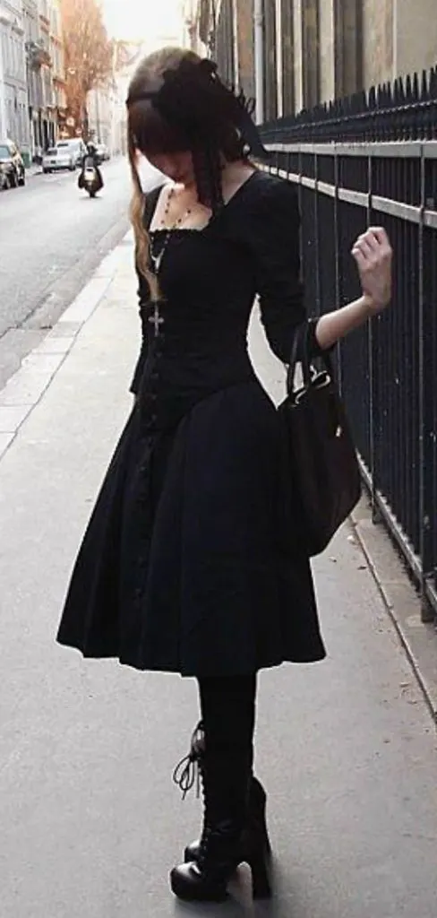 WHAT TO dress in modern Victorian style