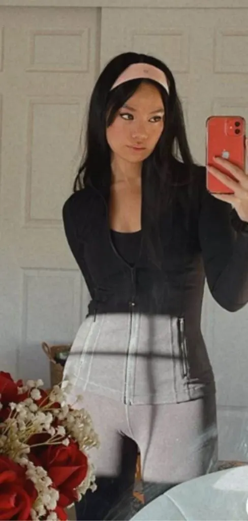 Lululemon outfits with pink headbands