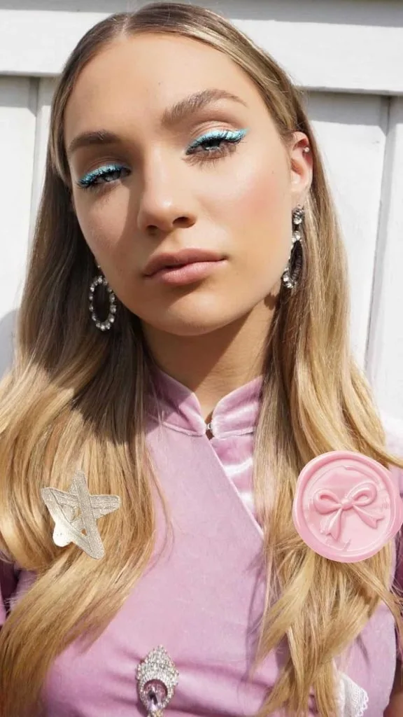 blue eyeshadow outfit ideas