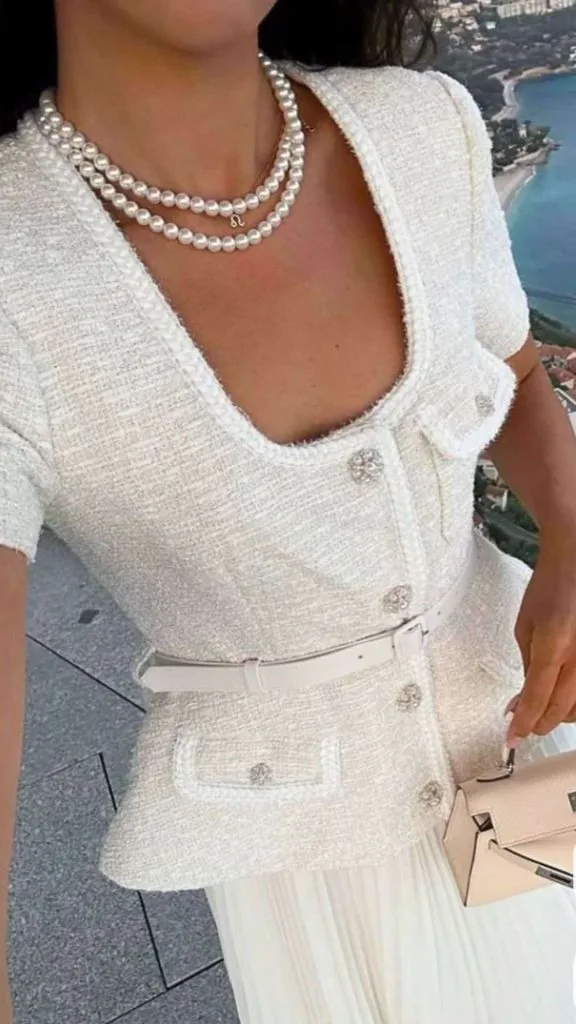 classy pearl necklace outfit