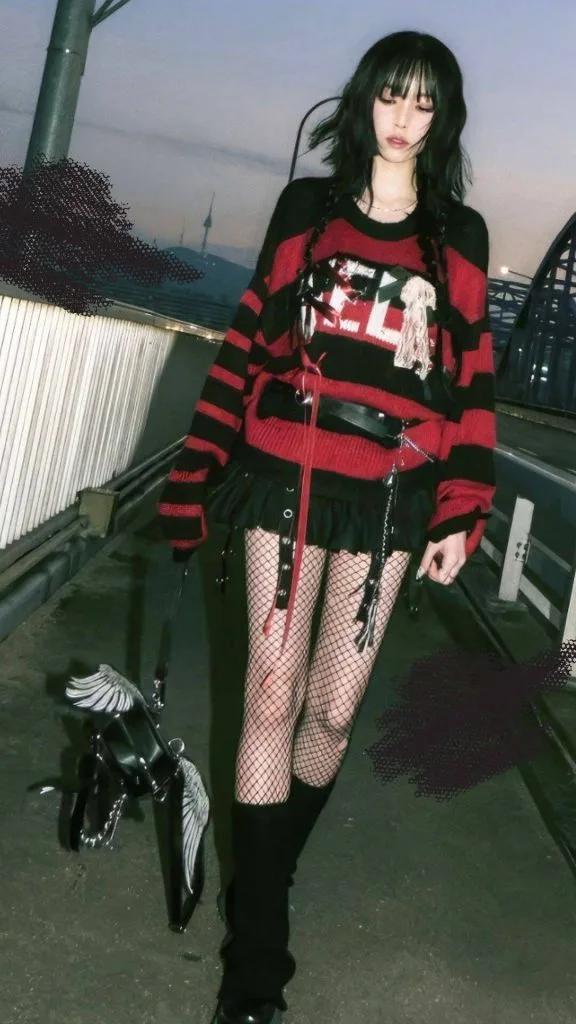 goth outfit grunge women