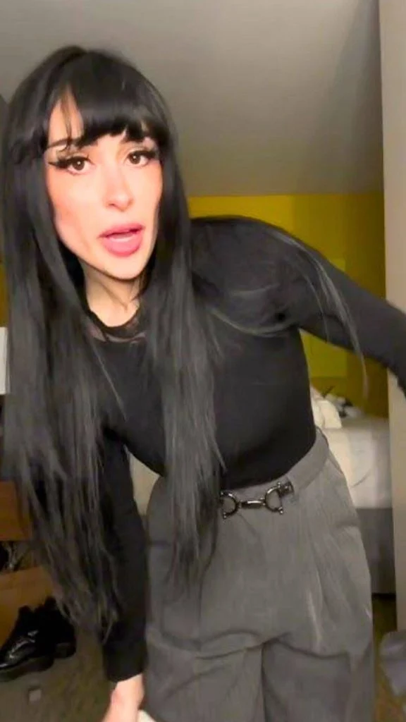 how to dress goth to work