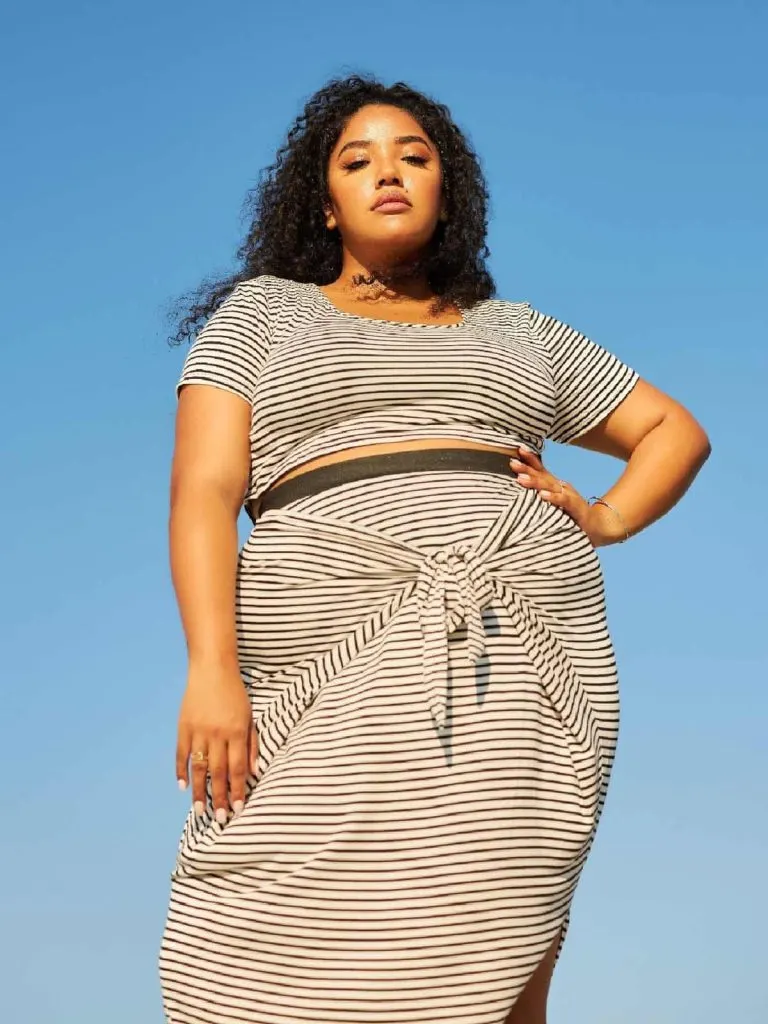 how to dress horizontal stripes plus size