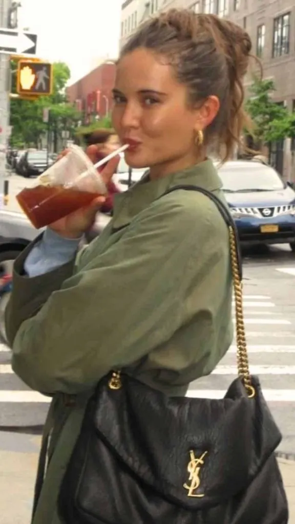 what to wear with oversized satchel bag