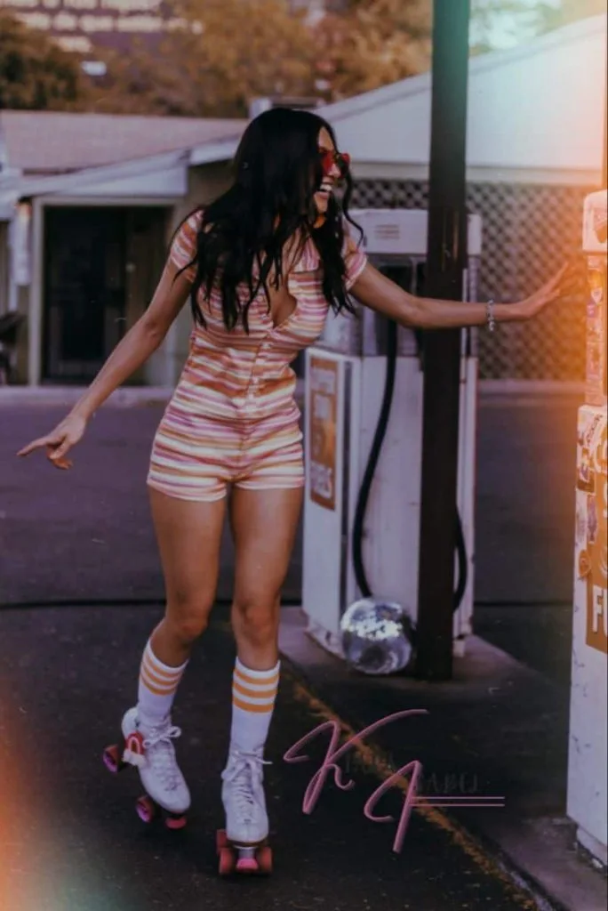 ROLler skating outfit retro