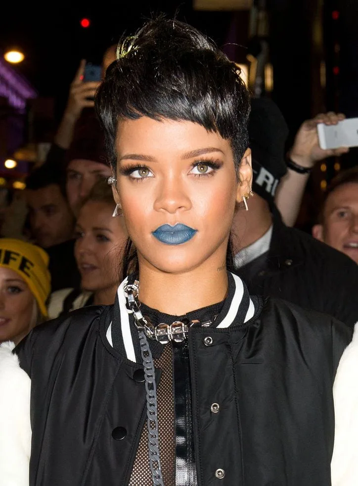 what to wear with blue lipstick