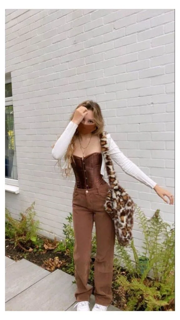 What to wear with brown pants