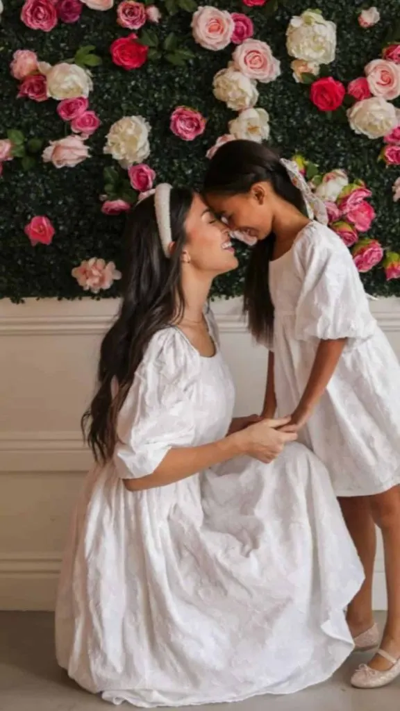 Mother daughter photoshoot outfit ideas