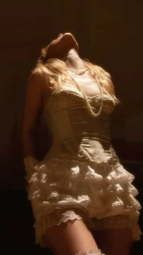 pearl necklace boudoir boudoir photography 