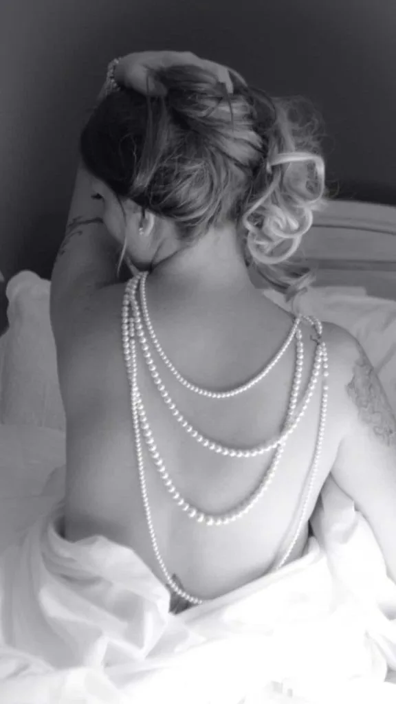 pearl necklace boudoir boudoir photography 