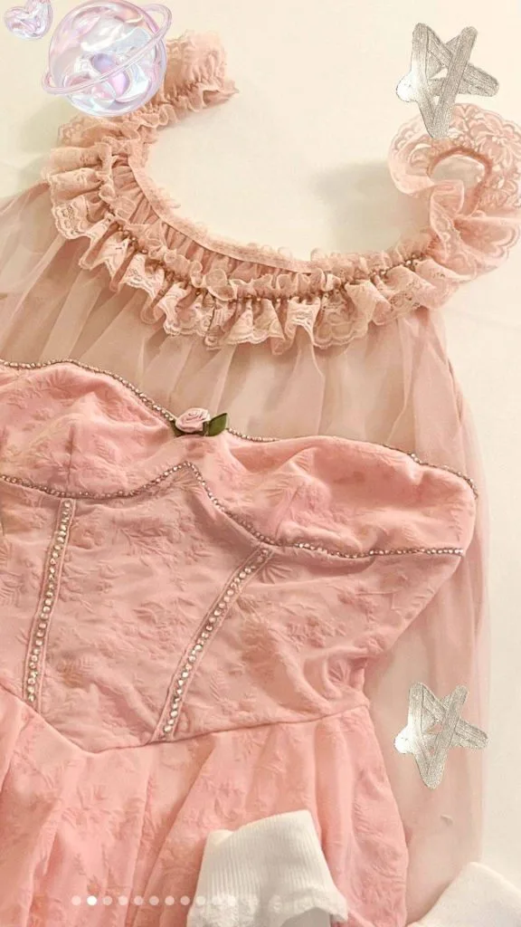 Sabrina Carpenter concert lace dress