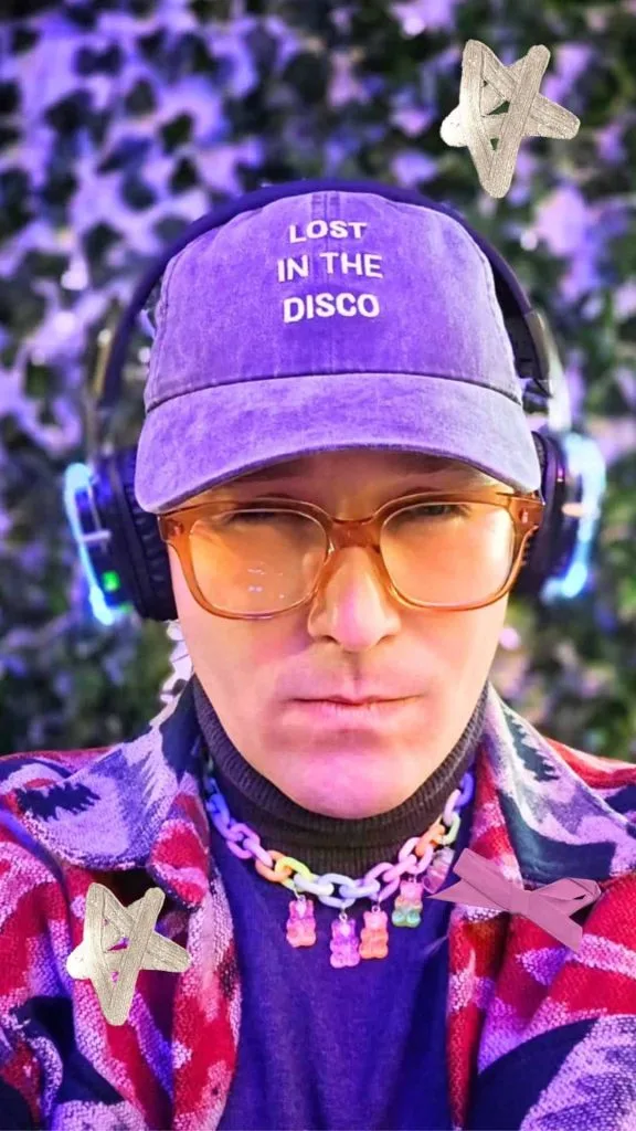 Silent disco party outfit ideas cap