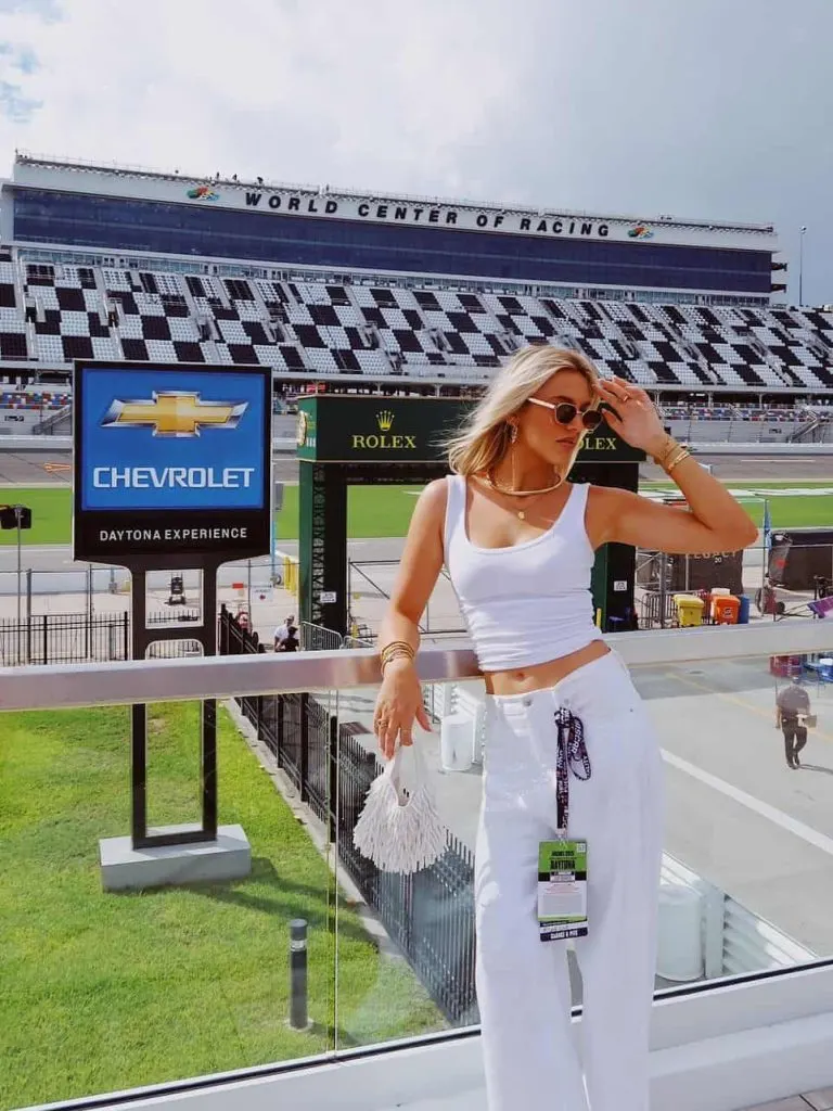 what to wear to car races all white outfit