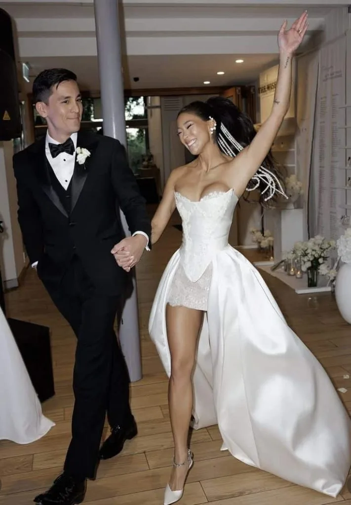 What to wear under the wedding dress tips