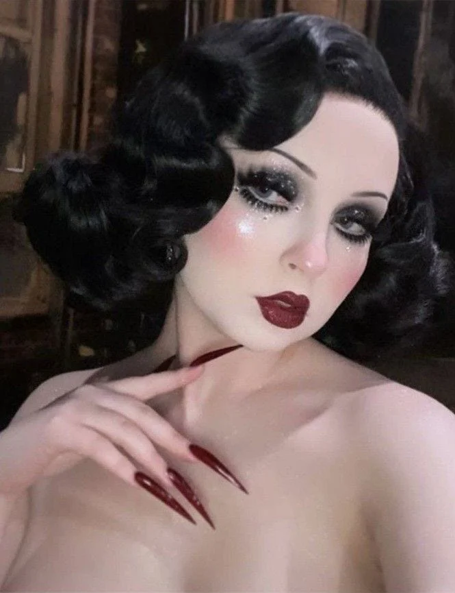 Femme Fatale Makeup lower lashes 