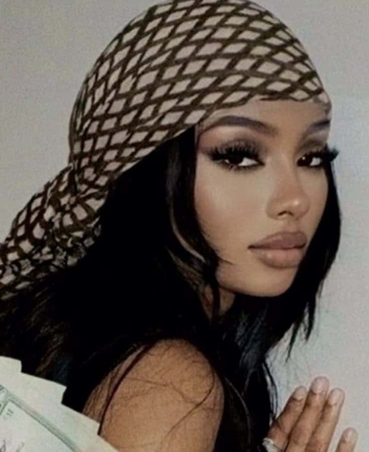 dark feminine makeup  lashes