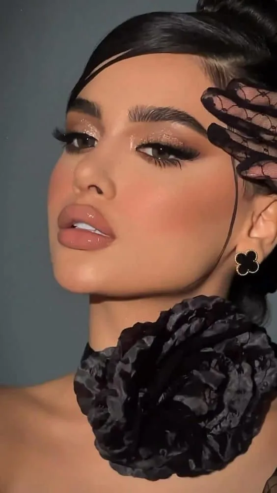 dark feminine Makeup