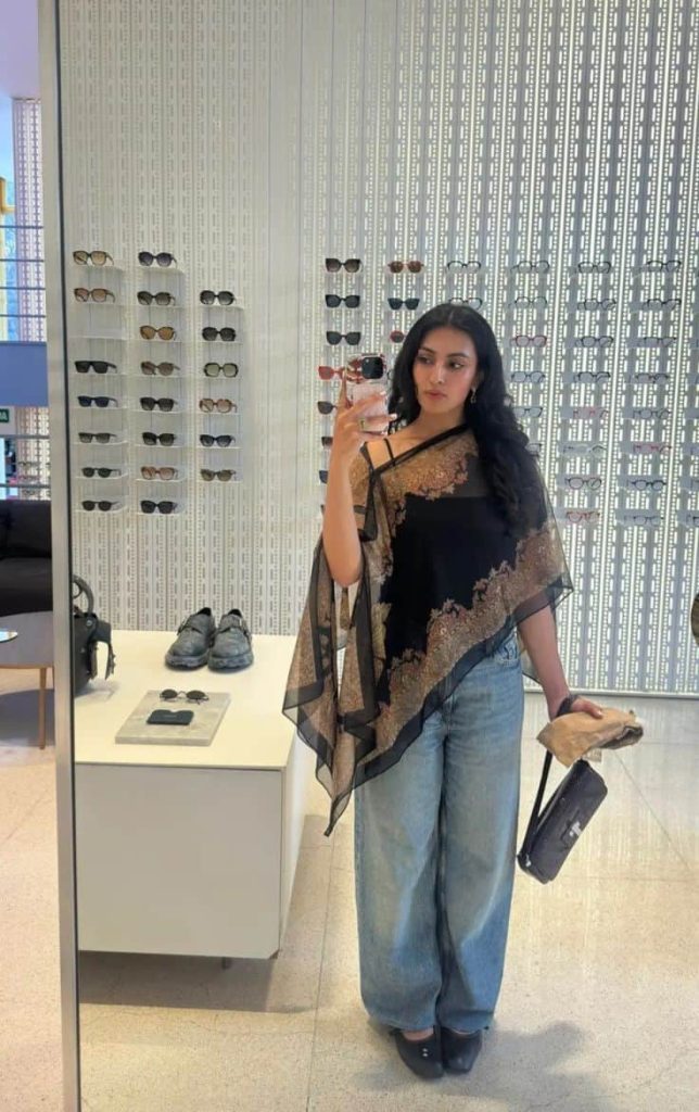 casual bollywood party outfit ideas with jeans assymmetrical poncho