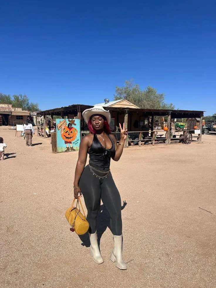 western outfit black women CHIC