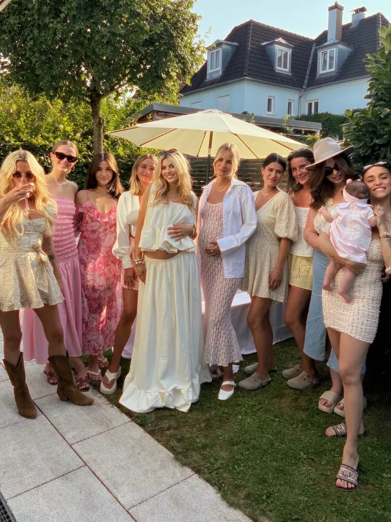 gender reveal outfits