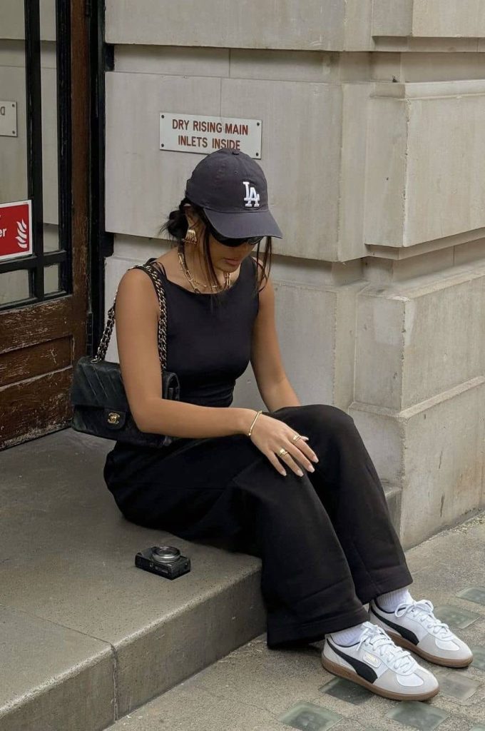 How to wear a trucker hat girl All black baseball cap outfit ideas