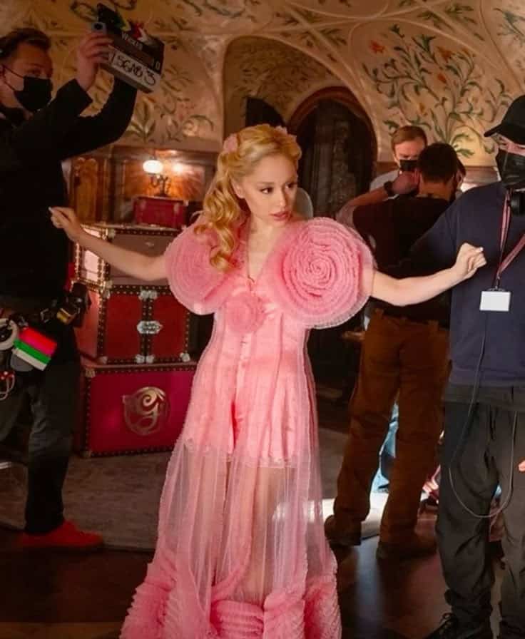 Glinda stans outfit ideas