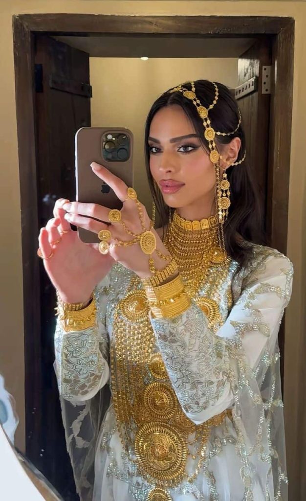 Casablanca outfits gold jewelry