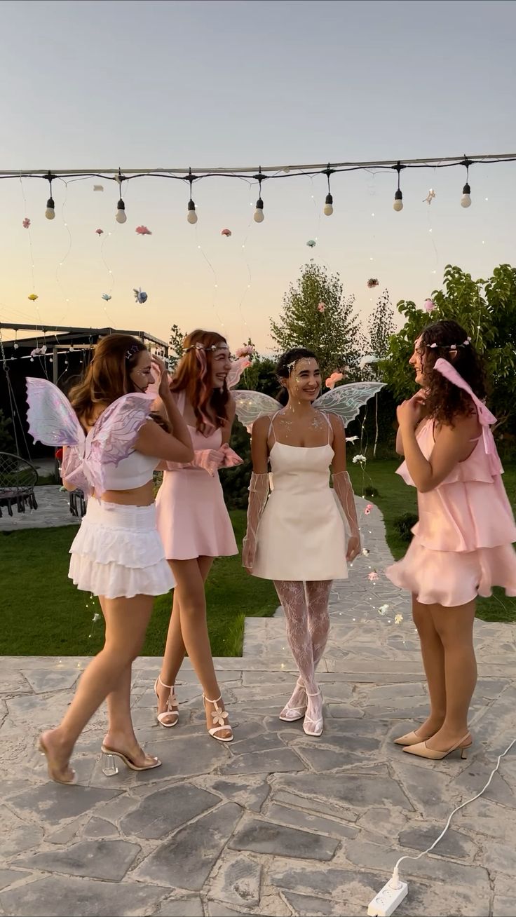 what to wear to scret garden party