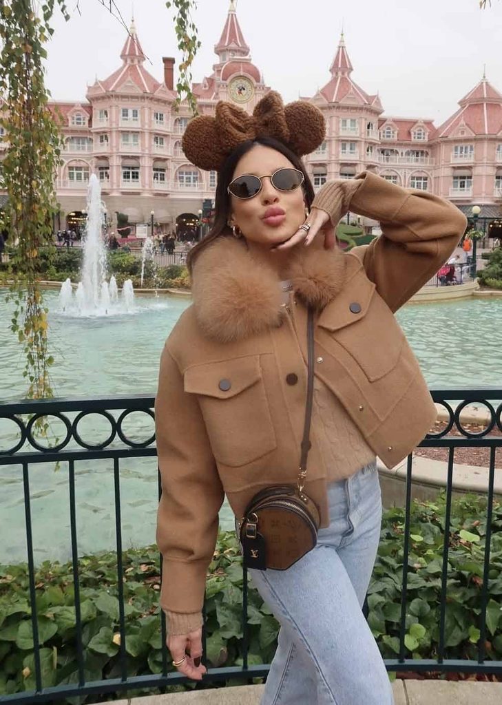 what to wear to disneyland winter women
