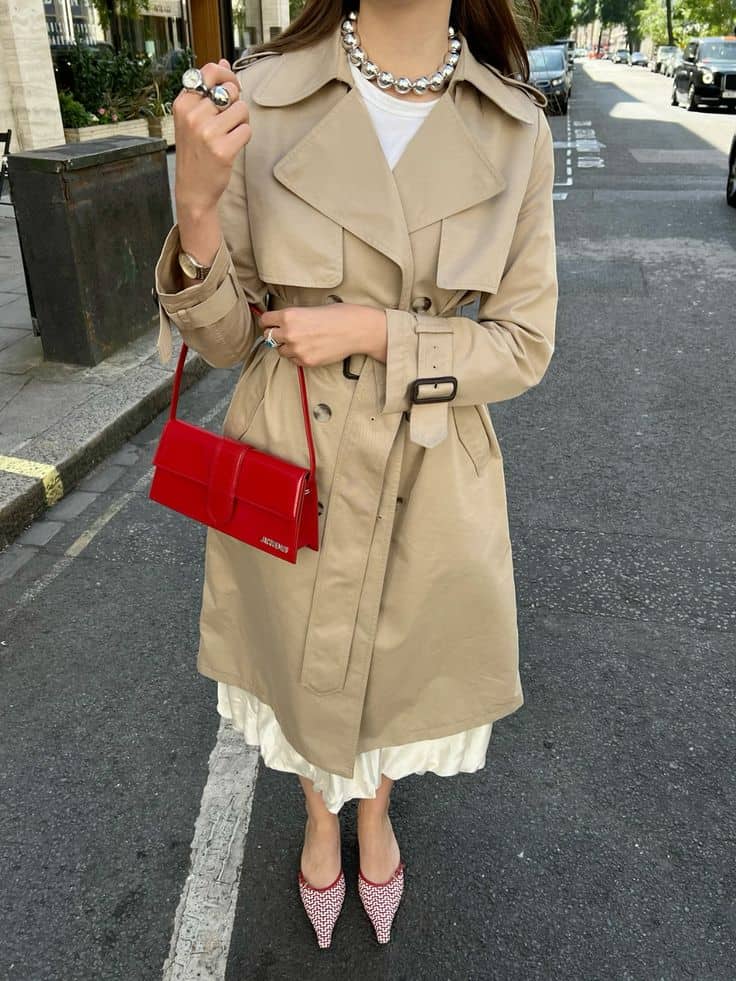 What to wear with Burberry trench coat and red bag