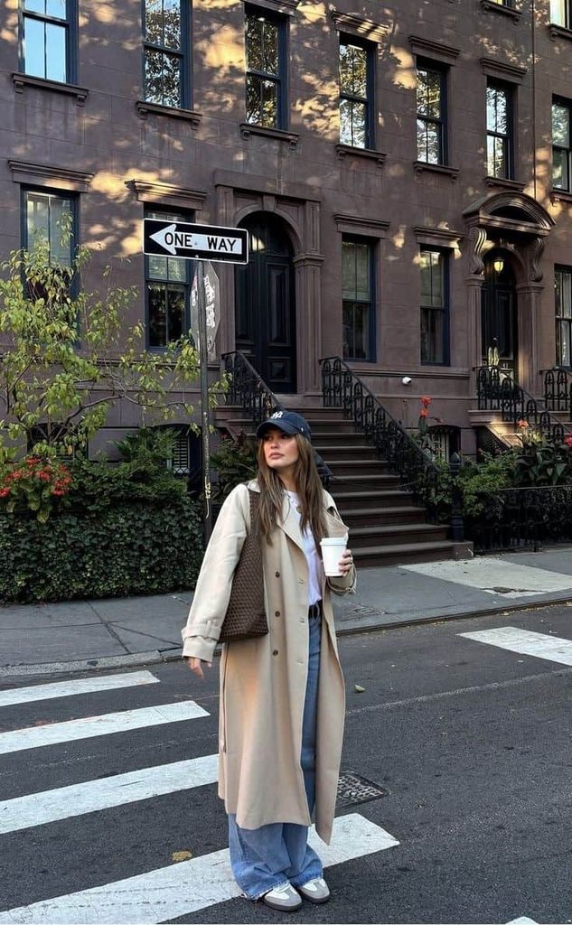 What to wear with Burberry trench coat casual jeans